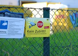 Paketautos Bei Jena Mit FCC Graffiti Besprueht 02